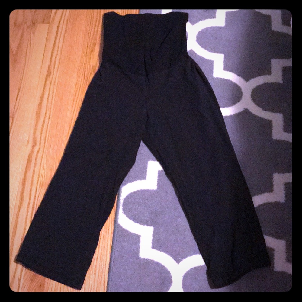 Motherhood Maternity Black Capri yoga pants